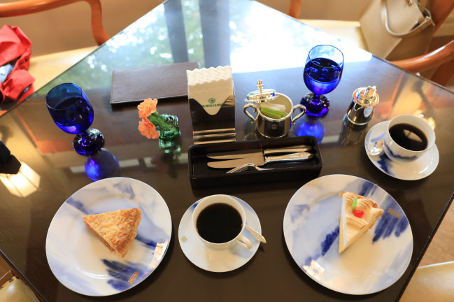 箱根の富士屋ホテルラウンジのケーキセット