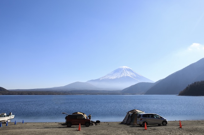 本栖湖から見える富士山