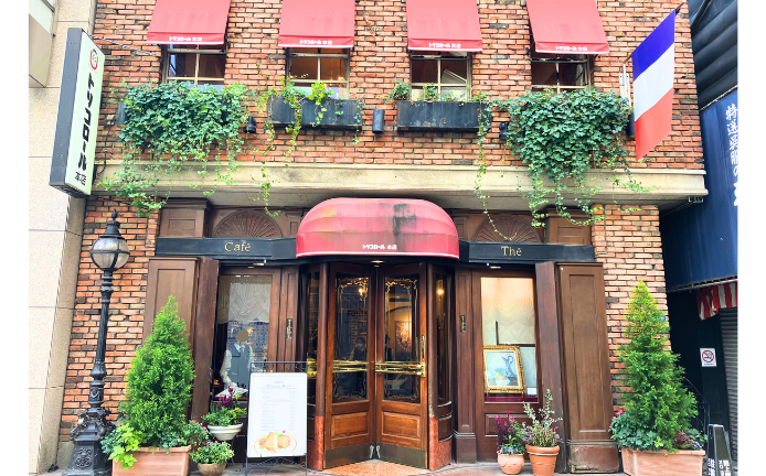 トリコロール本店の外観